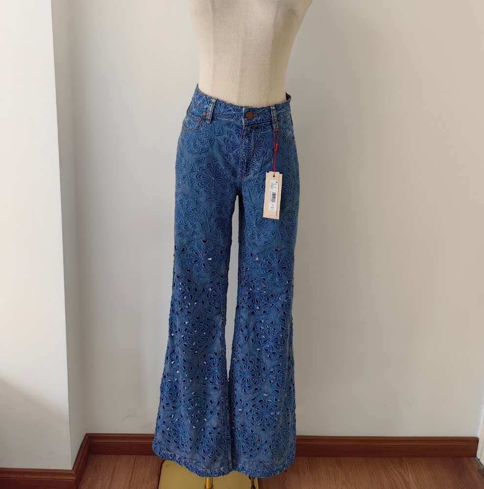 Alice + Olivia WEEZY LASERCUT JEAN - Picture 7 of 16